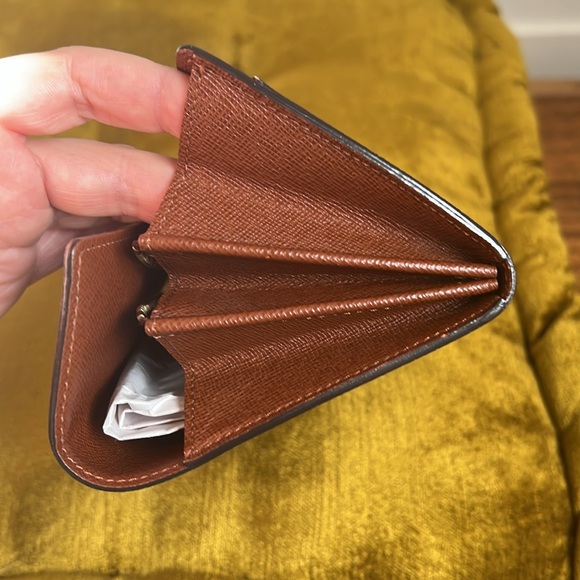 Louis Vuitton Sarah Wallet - Picture 7 of 8